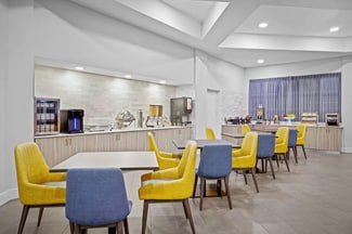 More details for 8730 NW 27th St, Miami, FL - Hospitality for Sale