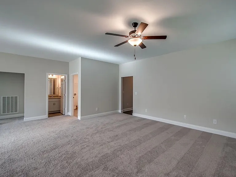 Six-property investment portfolio portfolio of 5 properties for sale on LoopNet.ca - Building Photo - Image 2 of 18