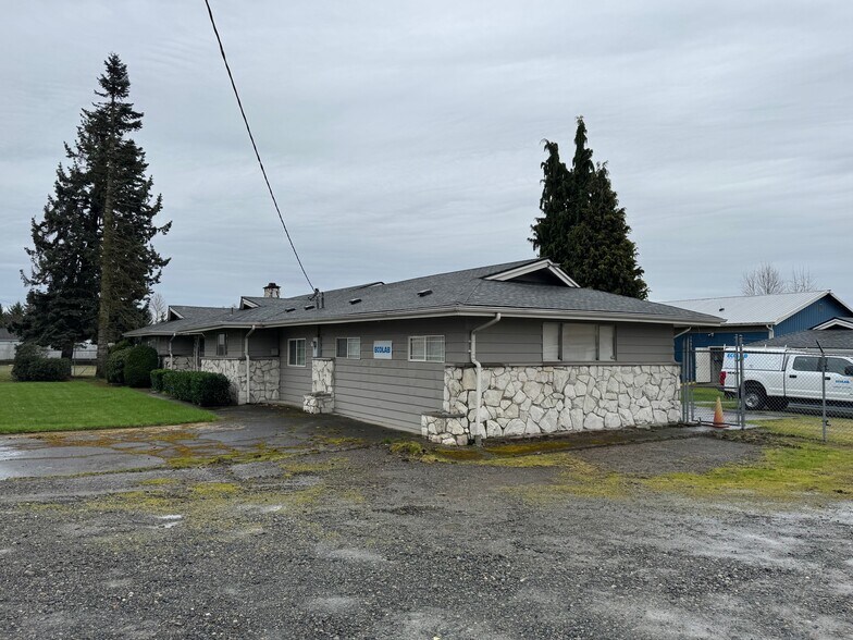 1124 Valley Ave NW, Puyallup, WA à louer - Photo du bâtiment - Image 3 de 10