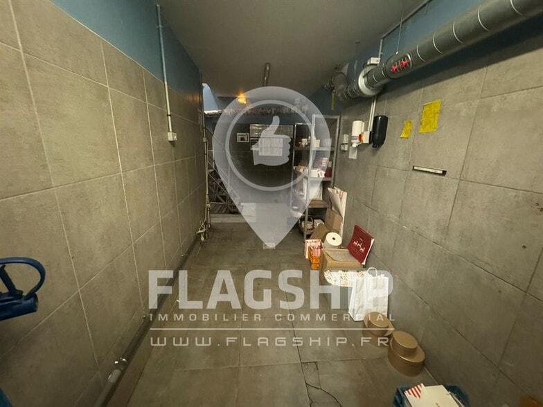 Retail in Paris for lease - Building Photo - Image 3 of 9