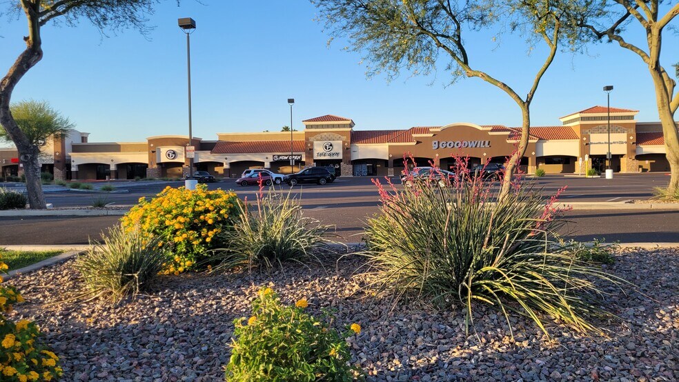 3923 E Thunderbird Rd, Phoenix, AZ à louer - Photo du bâtiment - Image 2 de 7