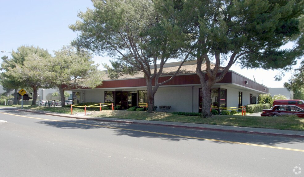 1120 Chess Dr, Foster City, CA à louer - Photo du bâtiment - Image 2 de 4