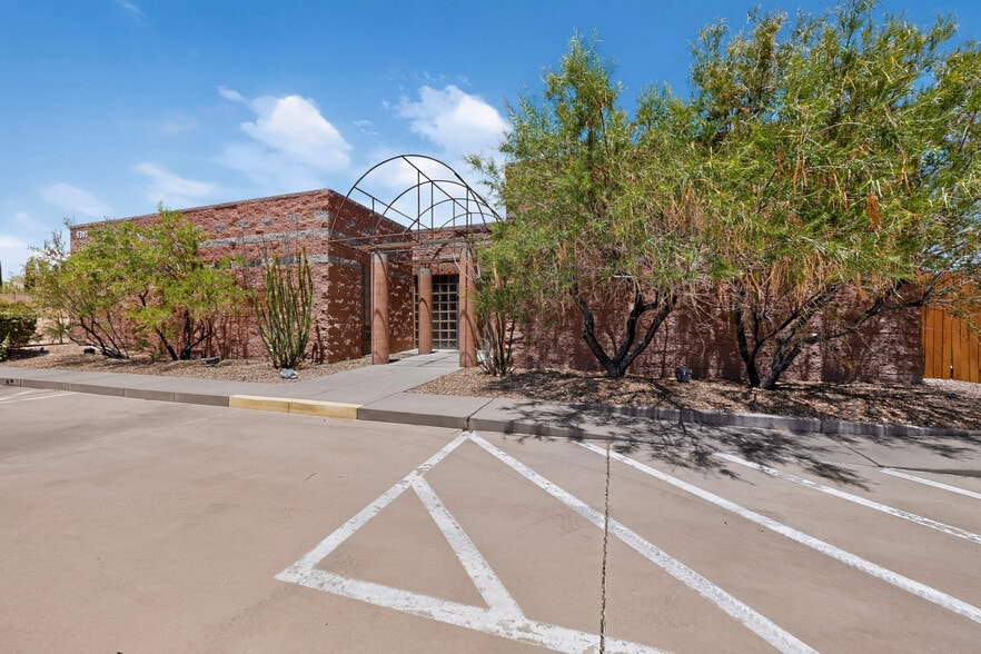 6311 Montano Rd, Albuquerque, NM for sale - Building Photo - Image 2 of 23