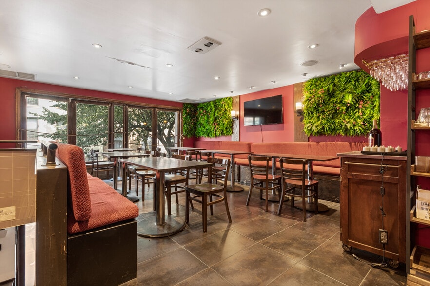 300 E 52nd St, New York, NY for lease - Interior Photo - Image 3 of 4