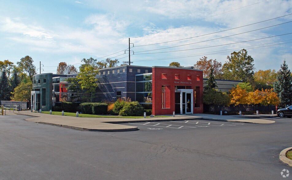 1427 Business Center Ct, Dayton, OH à louer - Photo du bâtiment - Image 3 de 7