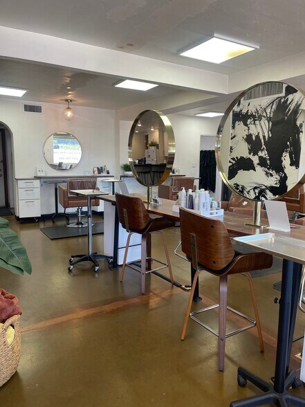 2546 E Indian School Rd, Phoenix, AZ à louer - Photo du bâtiment - Image 1 de 14