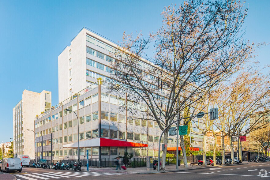 Calle de María de Molina, 39, Madrid, Madrid à louer - Photo du bâtiment - Image 3 de 25