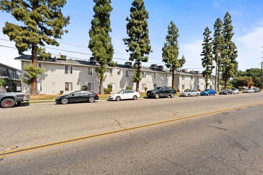 125 E Dakota Ave, Fresno, CA à vendre - Photo du bâtiment - Image 2 de 11