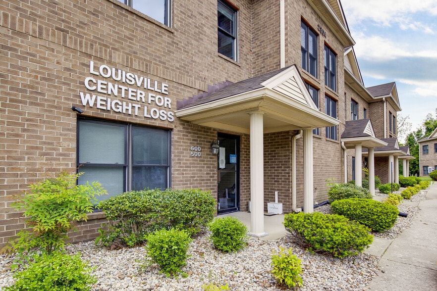 2301 Hurstbourne Village Dr, Louisville, KY à louer - Photo principale - Image 1 de 3