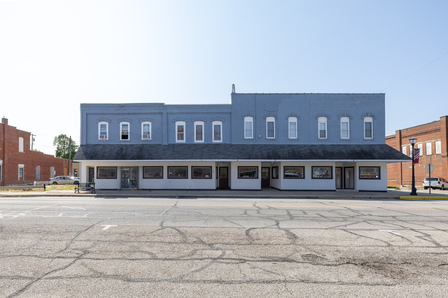 202 E 5th St, Fowler, IN à vendre - Photo principale - Image 1 de 37