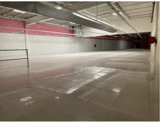 Retail in Maurepas for lease Interior Photo- Image 1 of 5