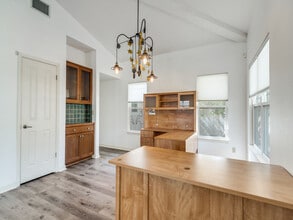 106 Austin Dr S, Boerne, TX for lease Interior Photo- Image 2 of 12