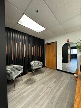 608 S Washington St, Naperville, IL à louer Photo intérieure- Image 1 de 10