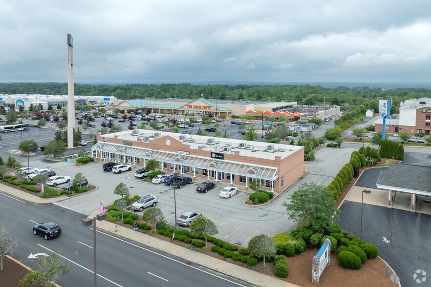 670-678 Centre Of New England Blvd, Coventry, RI for sale - Building Photo - Image 2 of 5