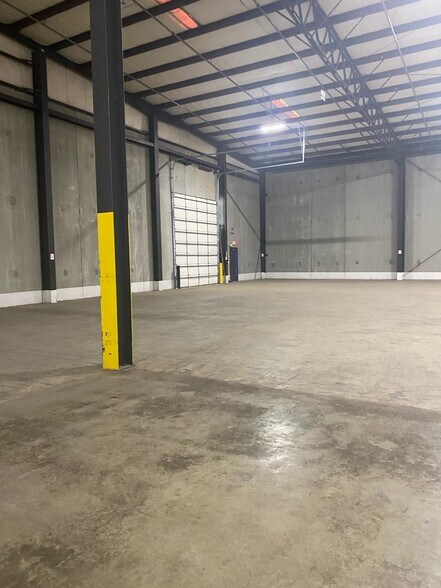 535 Cane Creek Industrial Par Rd, Fletcher, NC à louer - Photo du bâtiment - Image 2 de 5