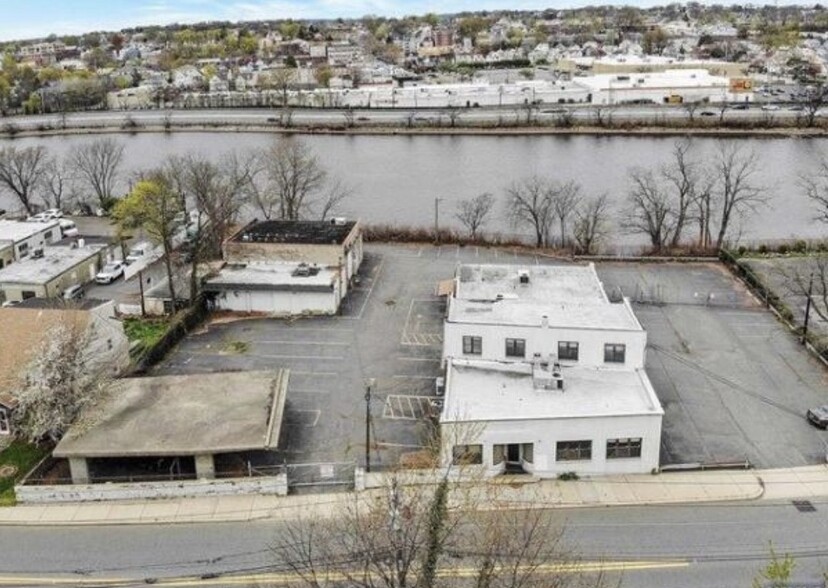 165 & 171 River Road, North Arlington portfolio of 2 properties for sale on LoopNet.ca - Building Photo - Image 3 of 10