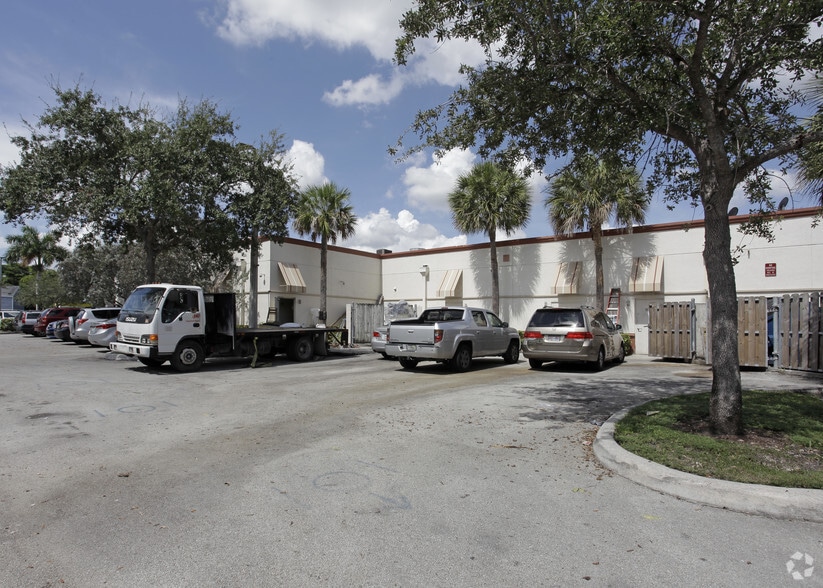 100 Weston Rd, Weston, FL for lease - Building Photo - Image 2 of 7