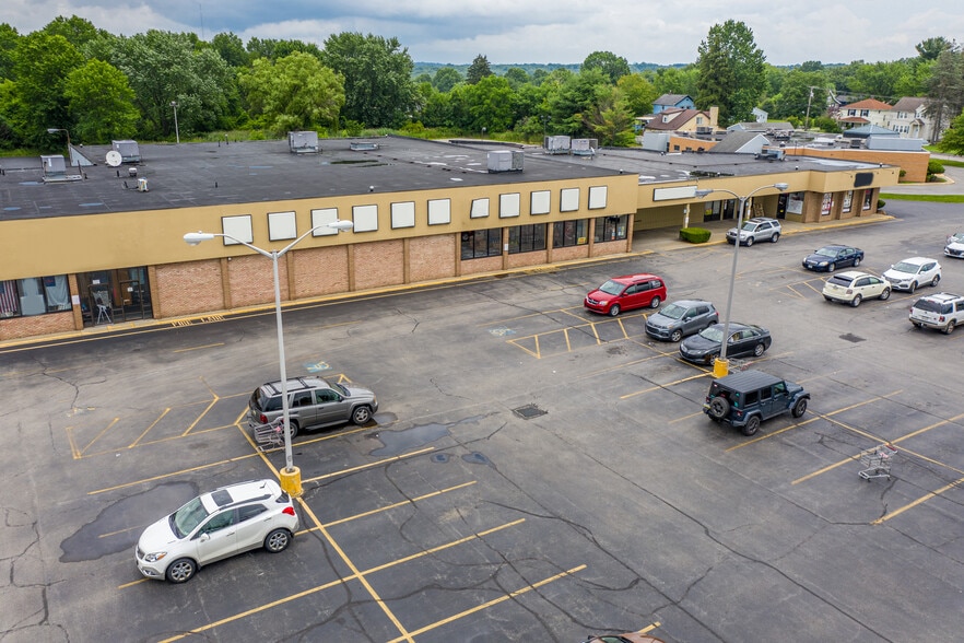 823-829 Sharon New Castle Rd, Farrell, PA for lease - Building Photo - Image 2 of 12