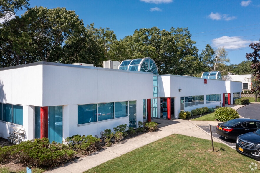200 Corporate Plz, Islandia, NY for lease - Building Photo - Image 2 of 15