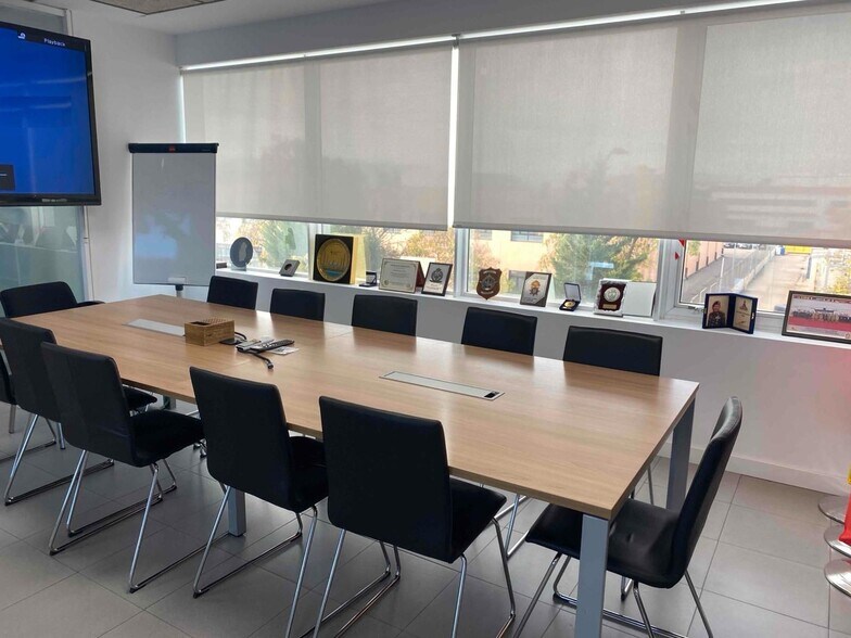 Industriel dans Torrejón de Ardoz, Madrid à louer - Photo du bâtiment - Image 2 de 8