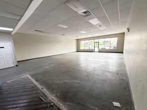 1910-1990 Central Rd, Rolling Meadows, IL for lease Interior Photo- Image 2 of 5