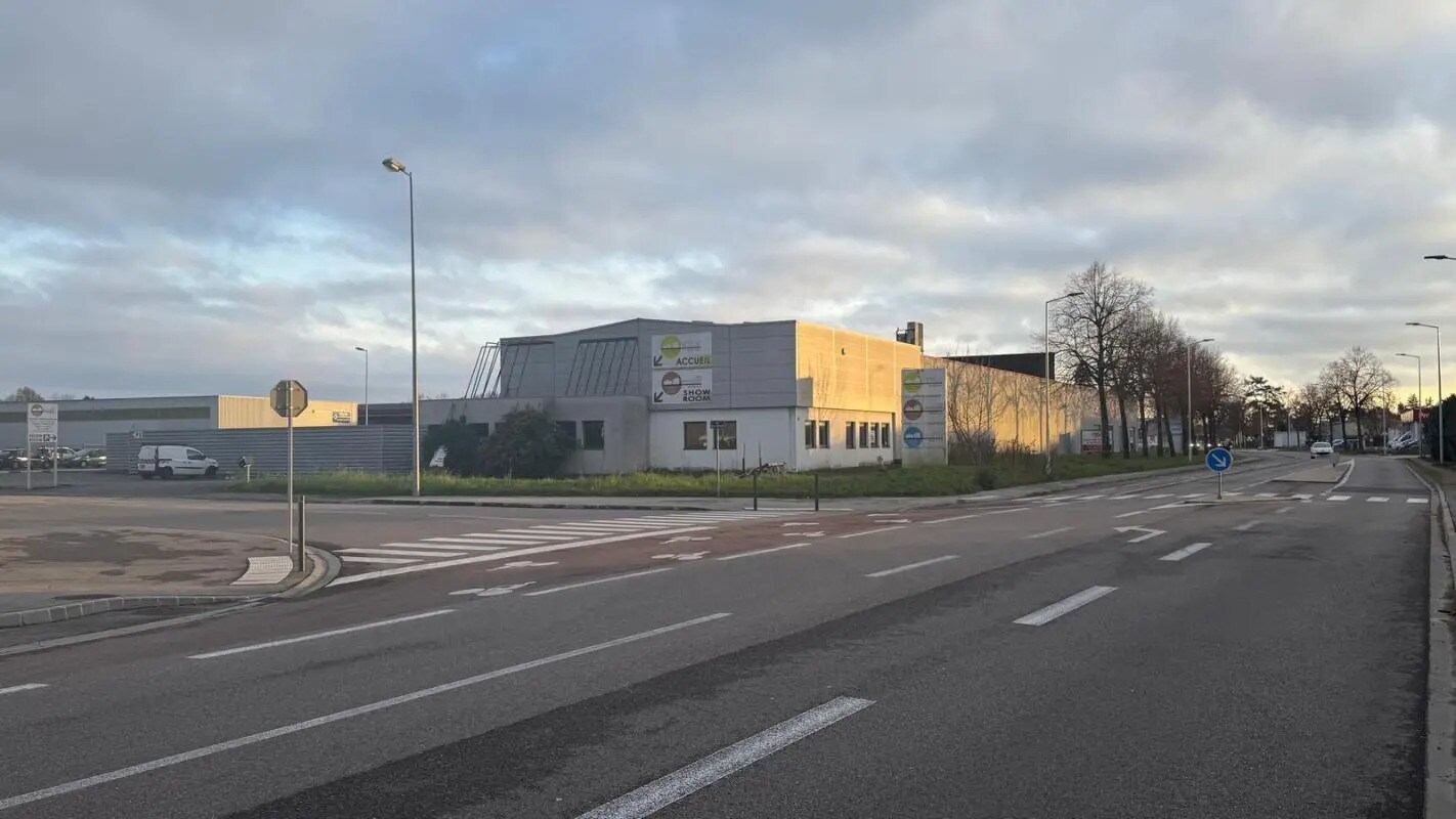 Industrial in Bourg-en-Bresse for sale Primary Photo- Image 1 of 12