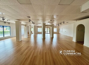 2821 SE Ocean Blvd, Stuart, FL for lease Interior Photo- Image 2 of 9