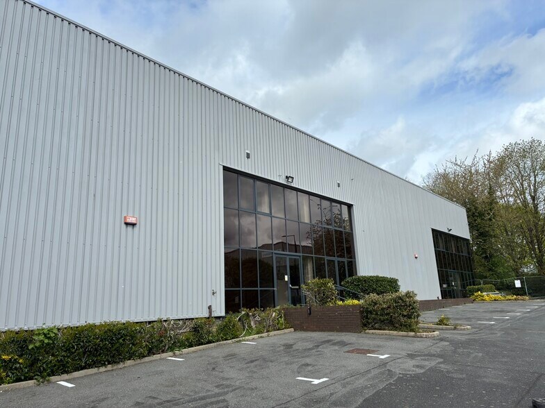 Brunleys Ln, Milton Keynes à louer - Photo du bâtiment - Image 2 de 21