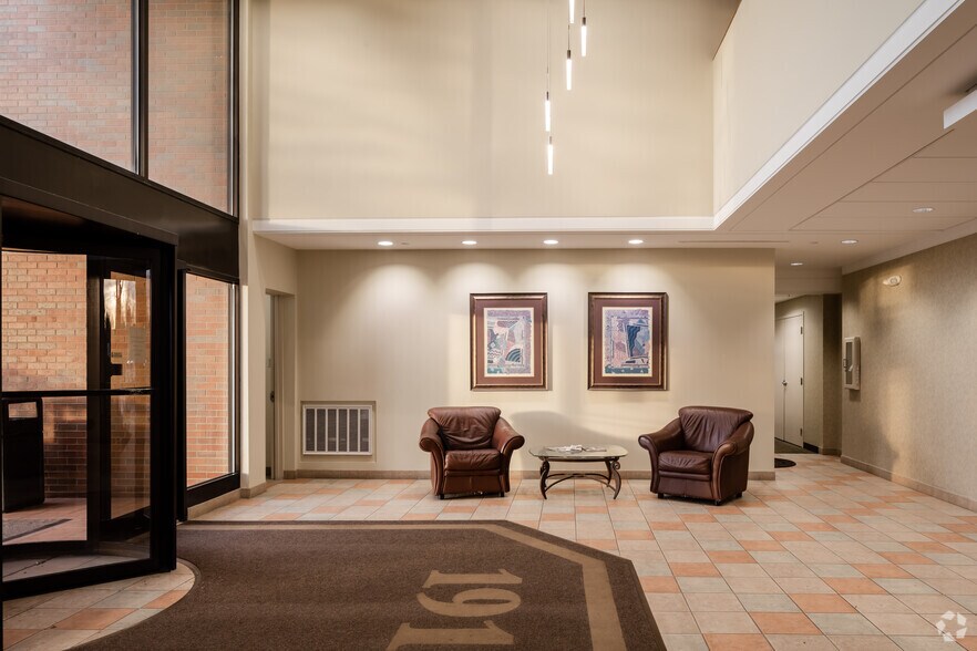 191 Waukegan Rd, Northfield, IL à louer - Photo intérieure - Image 1 de 7