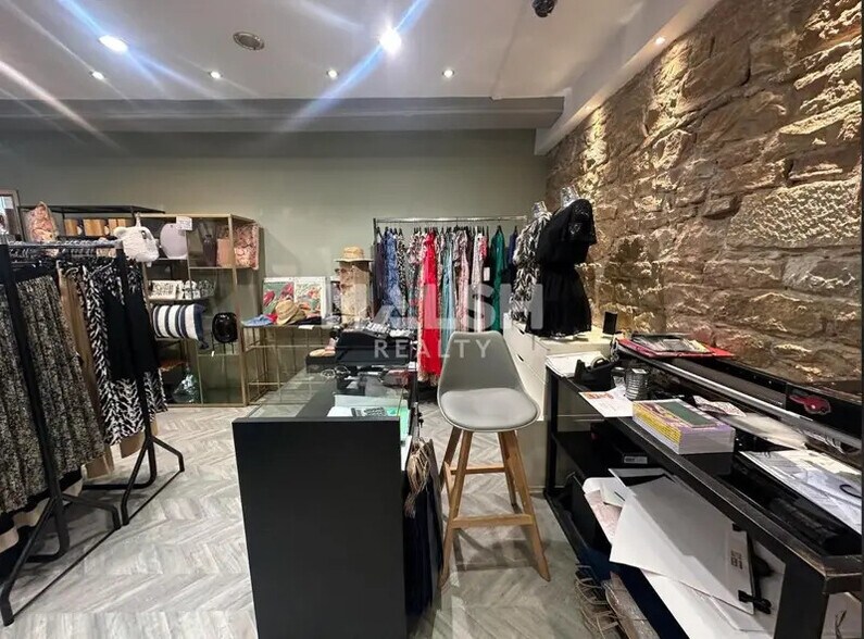 Retail in Lyon for lease - Building Photo - Image 2 of 8