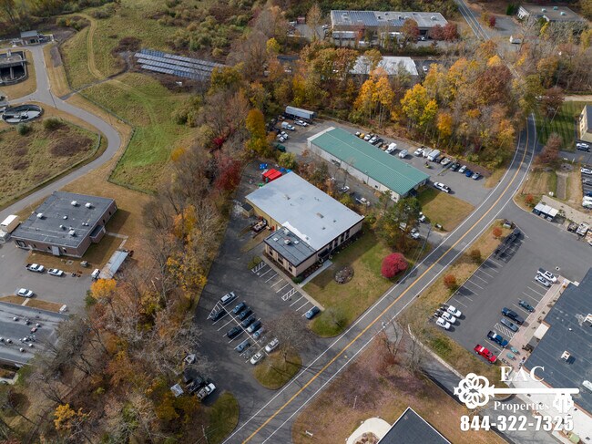 Plus de détails pour 22 Commerce Rd, Newtown, CT - Local d'activités à louer