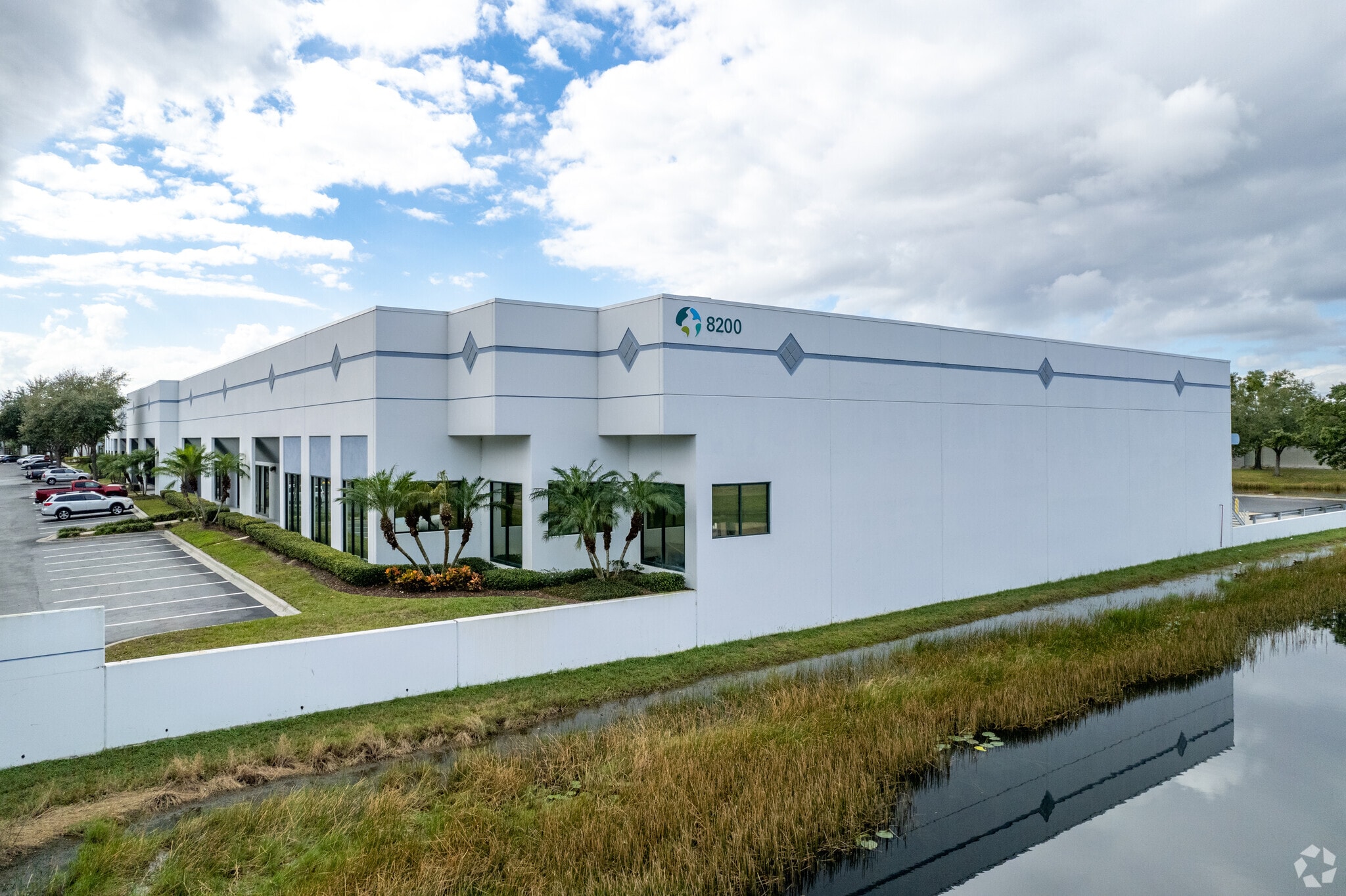 8200 Boggy Creek Rd, Orlando, FL à louer Photo du bâtiment- Image 1 de 11