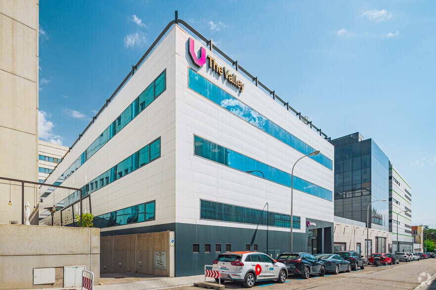 Calle de Torregalindo, 1, Madrid, Madrid à louer - Photo principale - Image 1 de 29