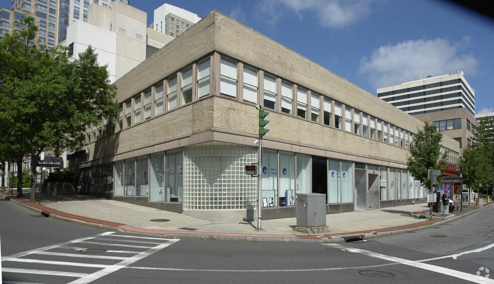 277 Martine Ave, White Plains, NY à louer - Photo du bâtiment - Image 2 de 8