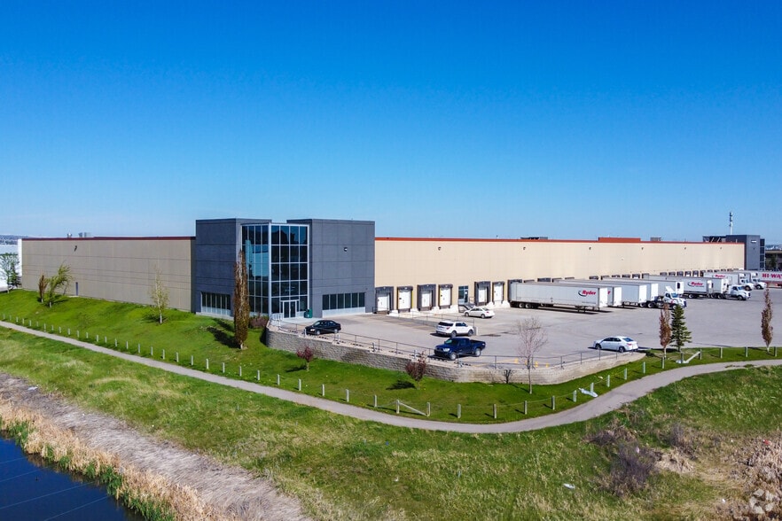 89 Freeport Blvd NE, Calgary, AB for lease - Primary Photo - Image 1 of 5