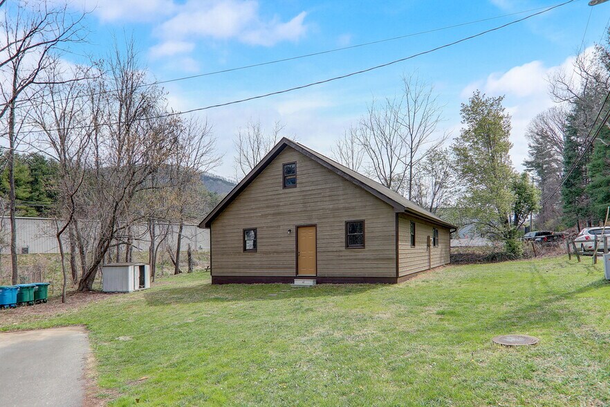611 Rose Hill Rd, Asheville, NC à vendre - Photo du bâtiment - Image 1 de 1