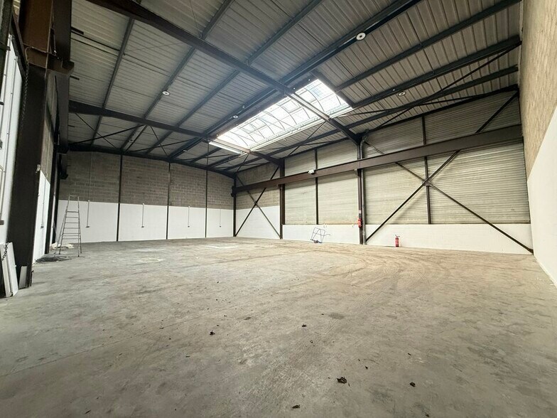 Flex dans Le Thillay à louer - Photo du bâtiment - Image 1 de 5