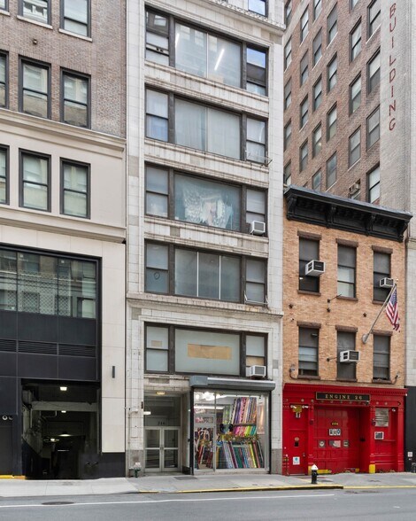 218 W 37th St, New York, NY à louer - Photo du bâtiment - Image 2 de 2