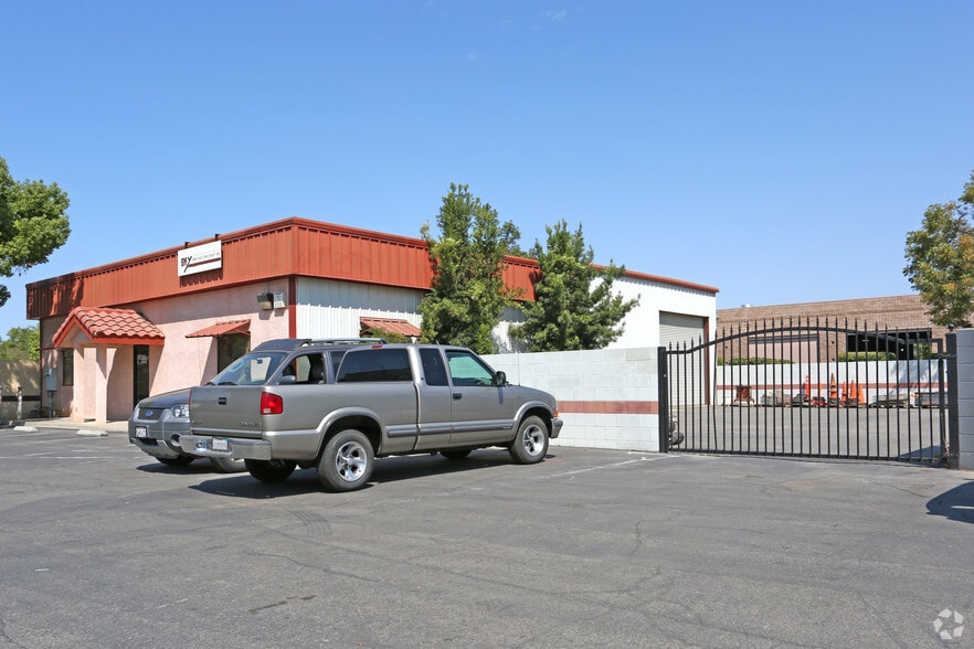 5489 E Olive Ave, Fresno, CA for sale - Building Photo - Image 3 of 3