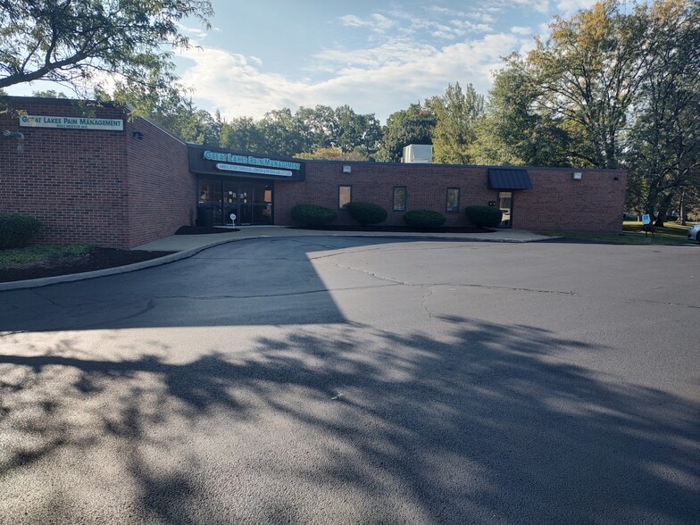 9002 Mentor Ave, Mentor, OH for sale - Building Photo - Image 2 of 8