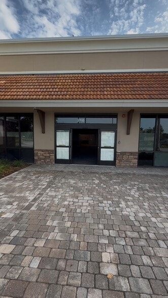 8811 W Boynton Beach Blvd, Boynton Beach, FL for lease - Building Photo - Image 3 of 8