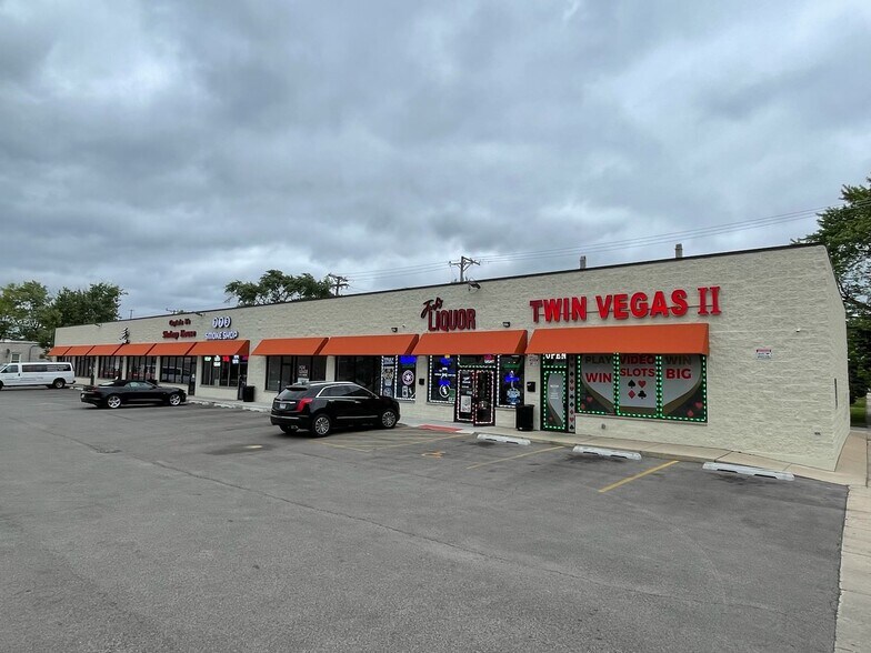 5633-5647 Roosevelt Rd, Cicero, IL for lease - Building Photo - Image 1 of 3