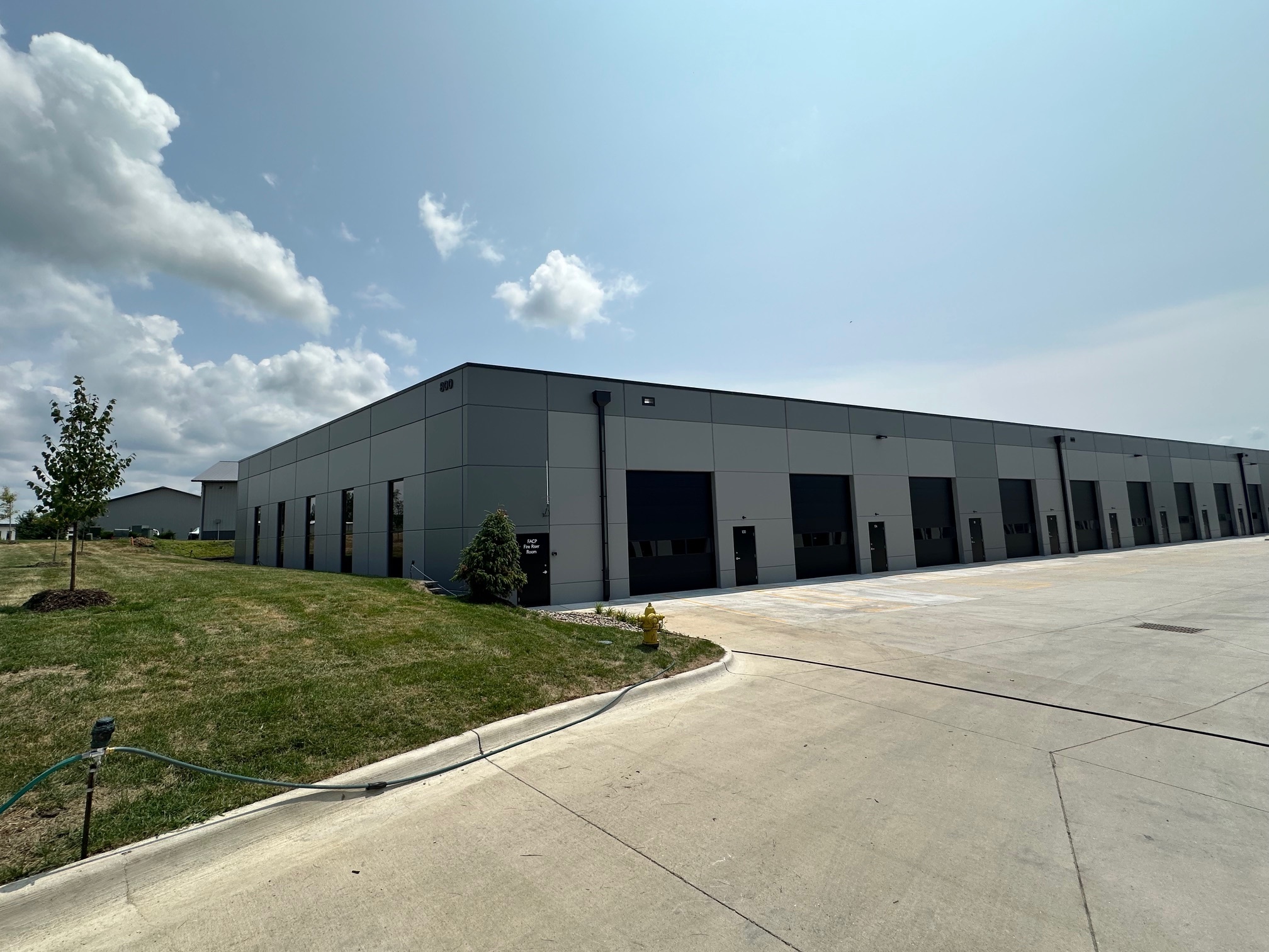 800 Interstate Pky, Waukee, IA for lease Building Photo- Image 1 of 8