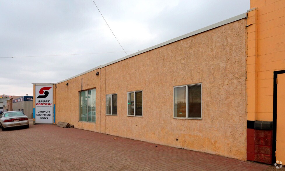 11847 Wayne Gretzky Dr NW, Edmonton, AB à vendre - Photo du bâtiment - Image 2 de 2