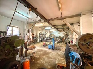 Plus de détails pour Multi-résidentiel à vendre