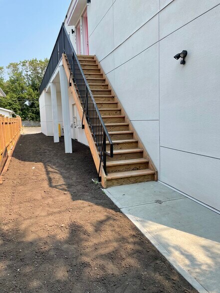 12904 116 St NW, Edmonton, AB à louer - Photo du bâtiment - Image 3 de 22