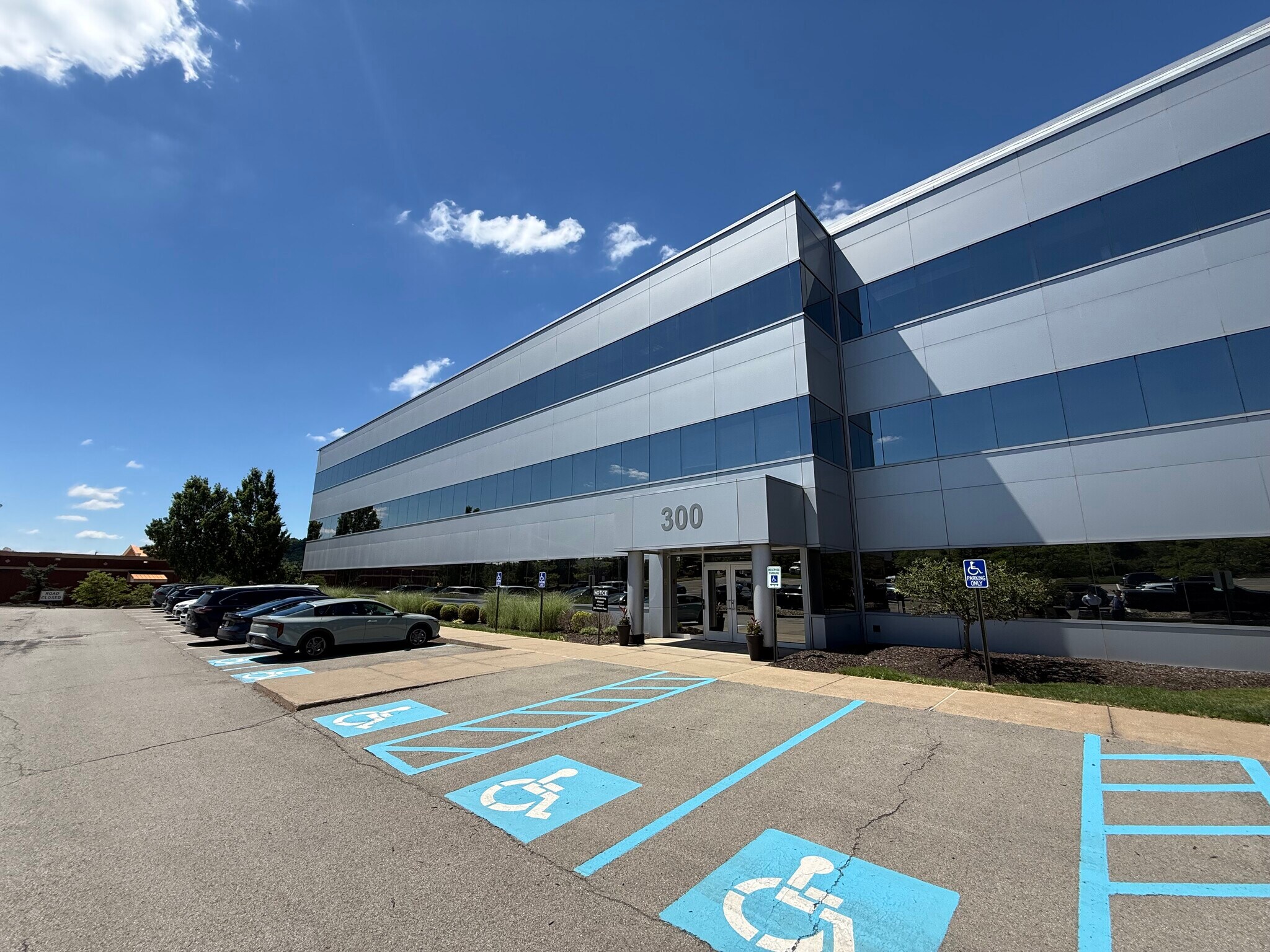 300-310 Seven Fields Blvd, Seven Fields, PA for lease Building Photo- Image 1 of 19
