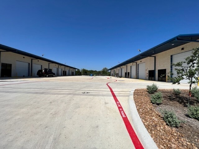 13215 Judson Rd, San Antonio, TX à louer - Photo du bâtiment - Image 2 de 17
