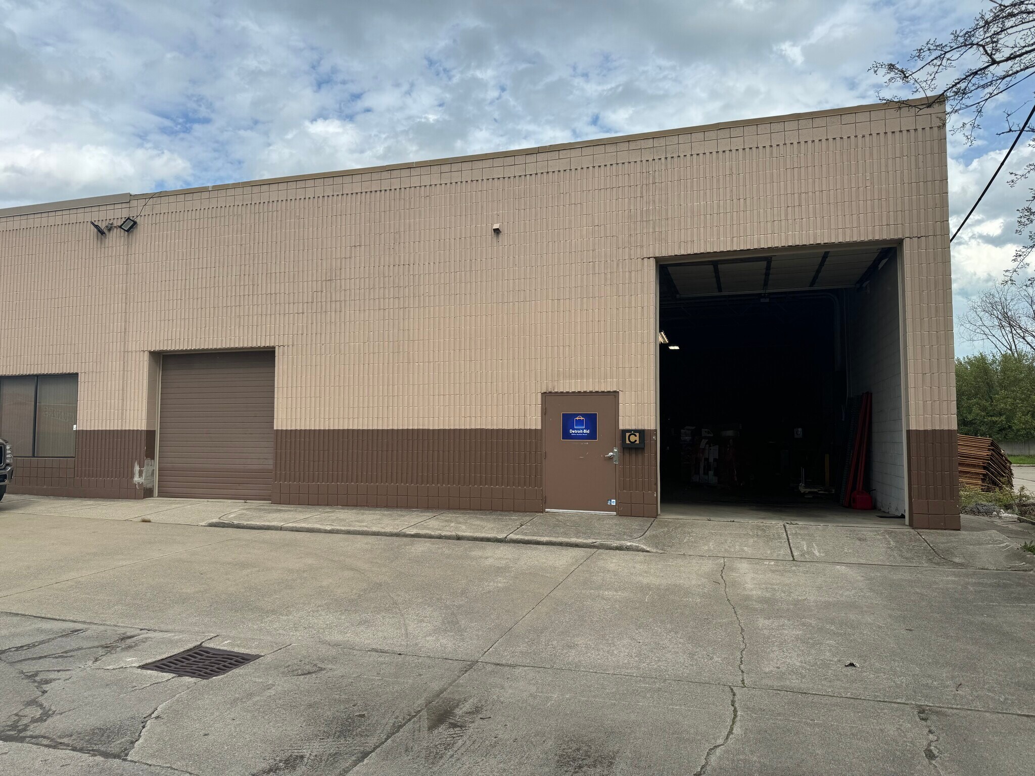 35468 Groesbeck Hwy, Clinton Township, MI for lease Primary Photo- Image 1 of 46