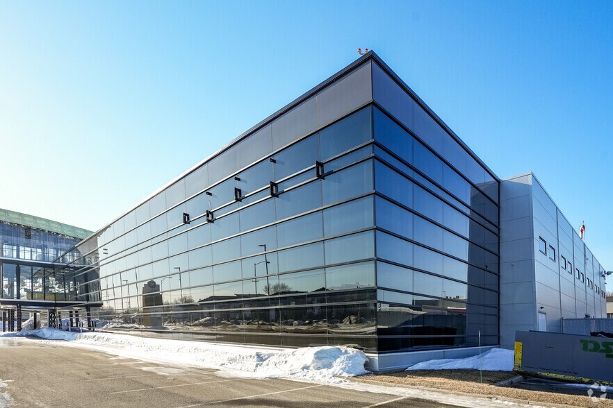 1688 Rte De L'aeroport, Québec, QC à vendre - Photo du bâtiment - Image 2 de 3